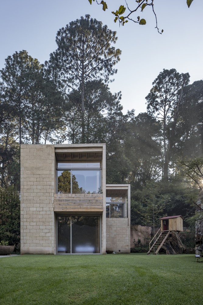 House in Avandaro by Taller Héctor Barroso in Valle de Bravo, Mexico House in Avandaro by Taller Héctor Barroso in Valle de Bravo, Mexico