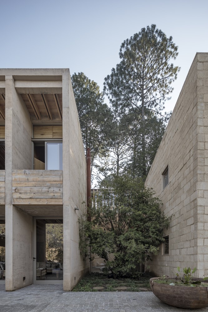 House in Avandaro by Taller Héctor Barroso in Valle de Bravo, Mexico House in Avandaro by Taller Héctor Barroso in Valle de Bravo, Mexico