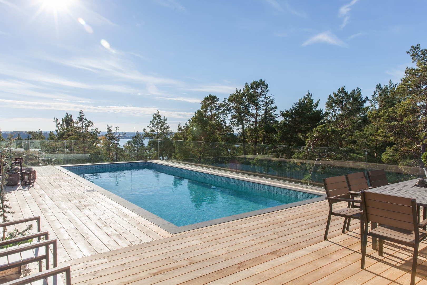 15 Phenomenal Scandinavian Swimming Pool Designs