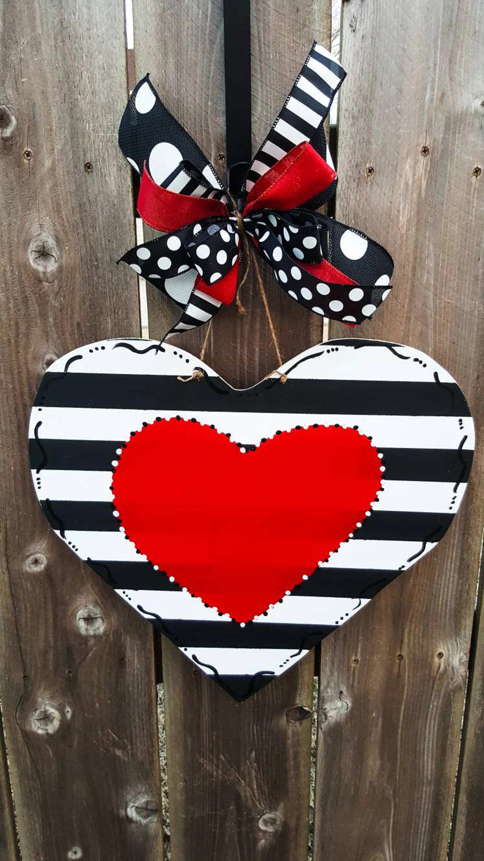 16 Adorable Rustic Valentine's Day Heart Decorations To Set A Lovely Mood