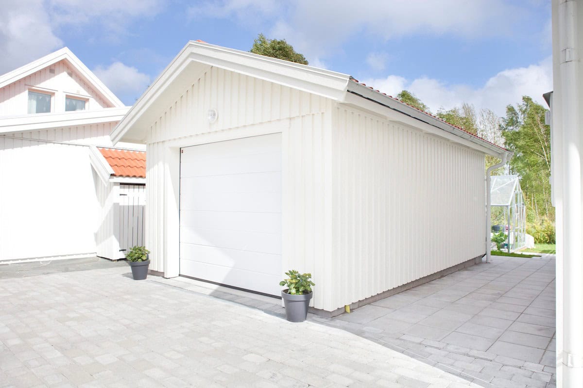 14. Bright & White garage design 14. Bright & White garage design