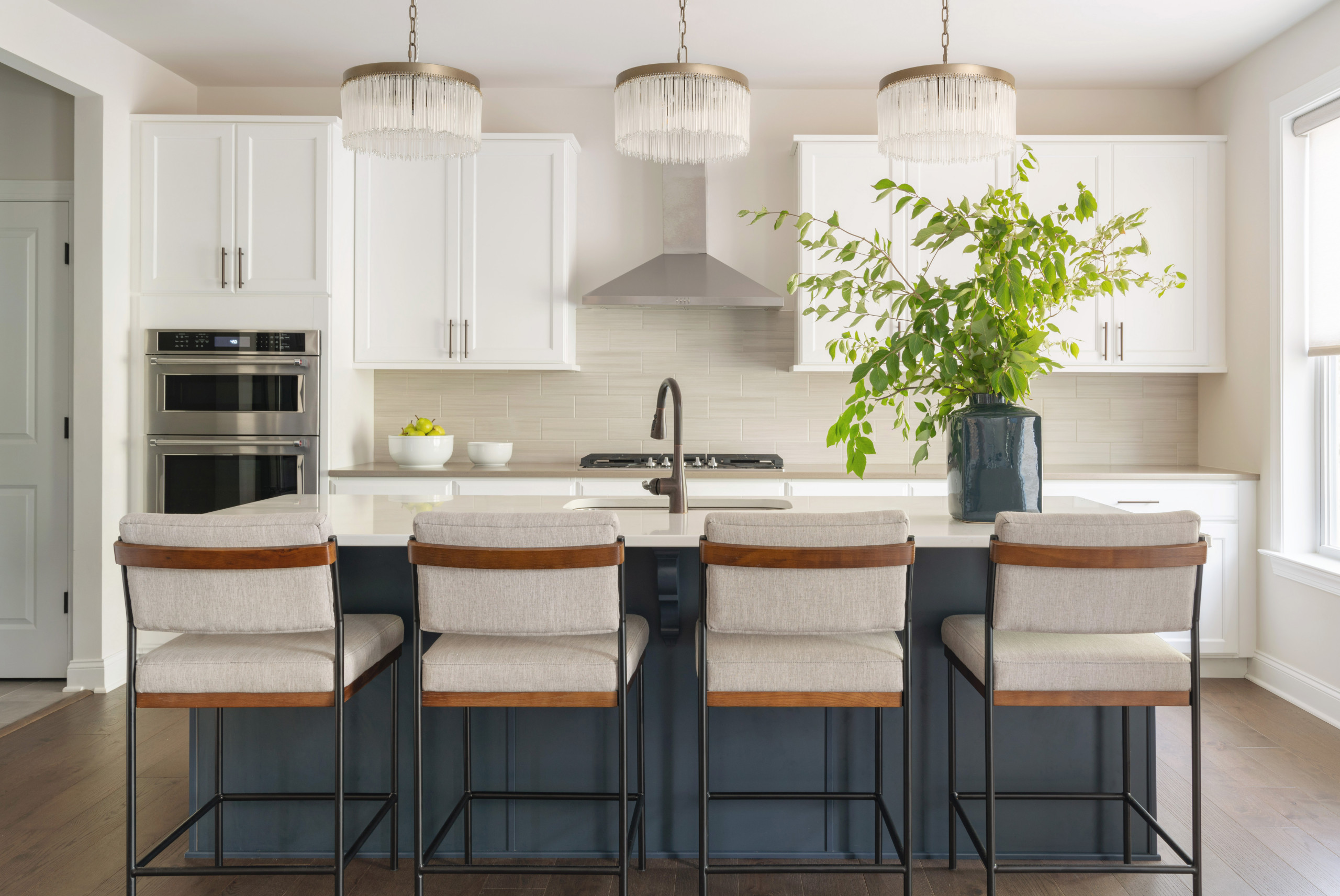 16 Awe-Inspiring Transitional Kitchen Designs For Your Home