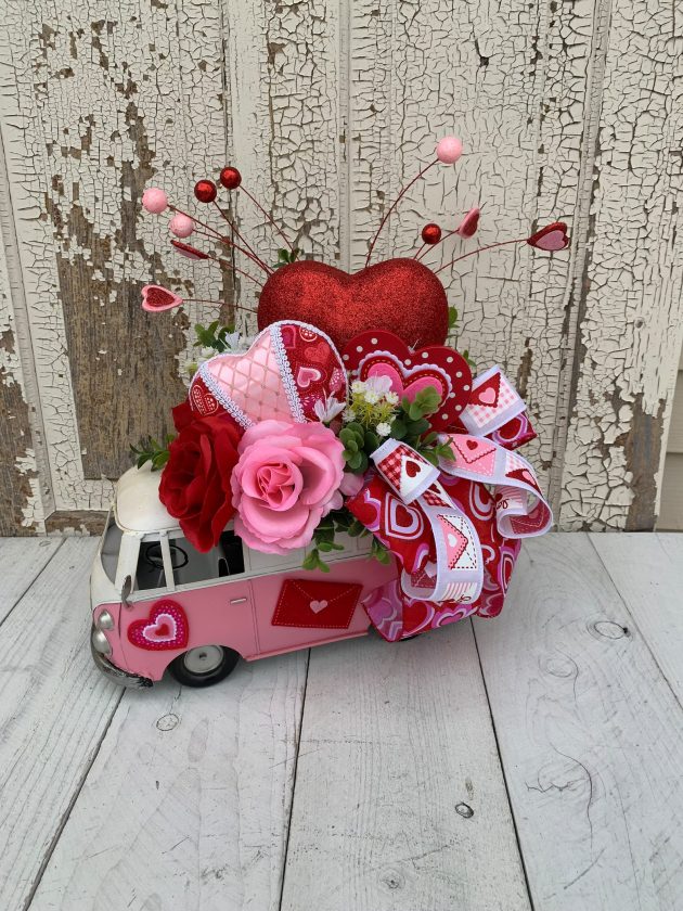 16 Lovely Valentine s Day Centerpiece Ideas That Will Melt Your Heart 16-lovely-valentine-s-day-centerpiece-ideas-that-will-melt-your-heart