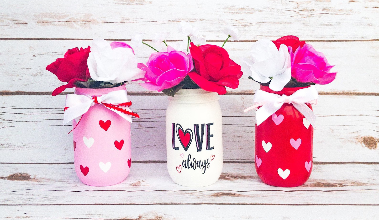 16 Lovely Valentine's Day Centerpiece Ideas That Will Melt Your Heart