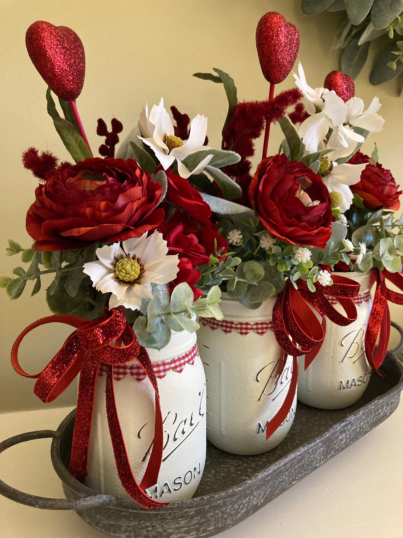 16 Lovely Valentine's Day Centerpiece Ideas That Will Melt Your Heart