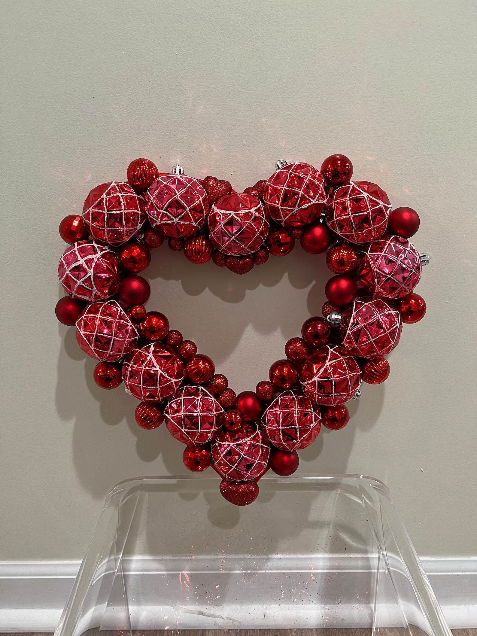 16 Valentine's Day Wreath Designs To Decorate Your Home With Love
