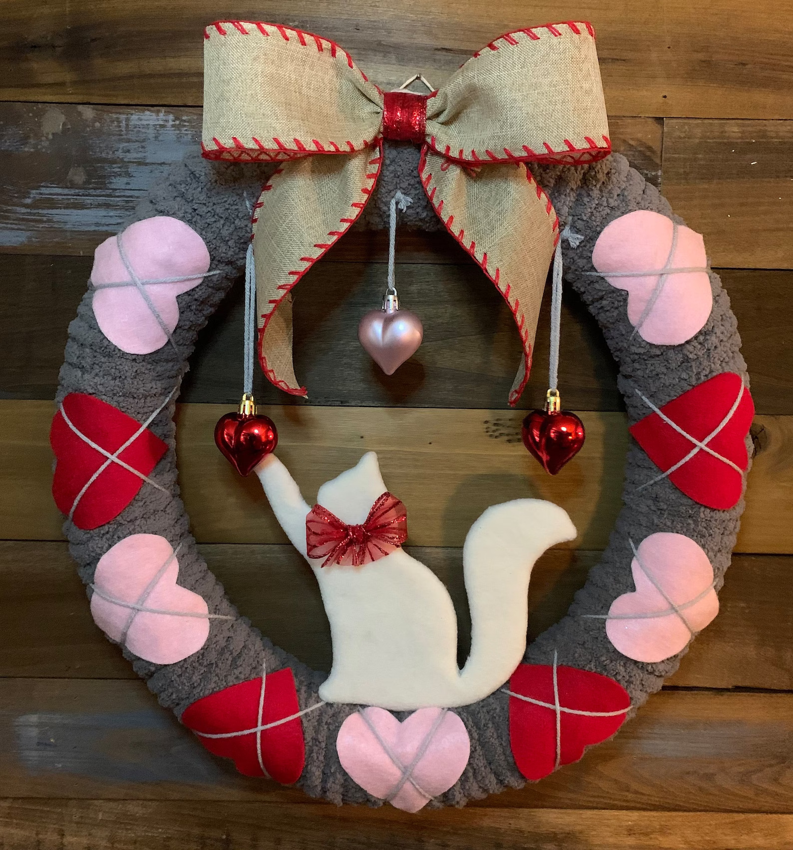 16 Valentine's Day Wreath Designs To Decorate Your Home With Love