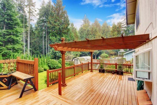 4 Steps to Help You Choose the Right Material for Your New Deck