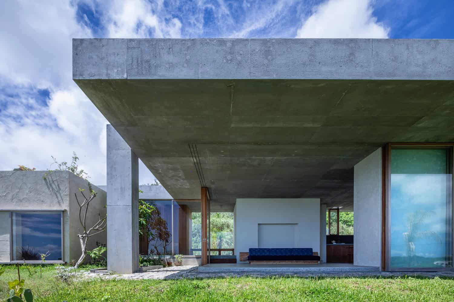 House in Tamagusuku by Studio Cochi Architects in Nanjo, Japan House in Tamagusuku by Studio Cochi Architects in Nanjo, Japan