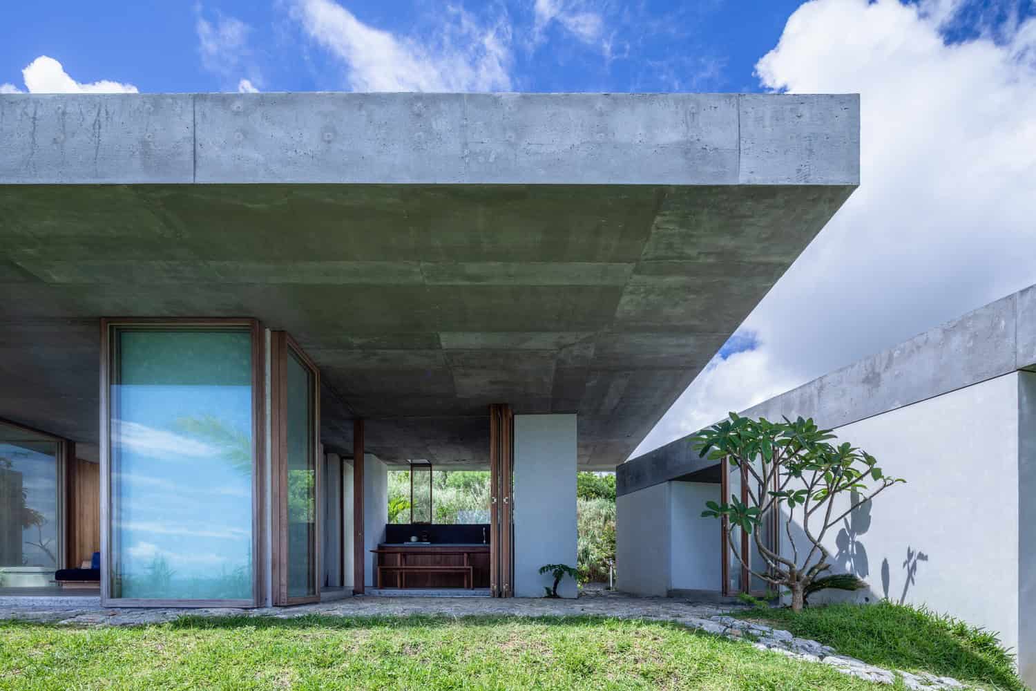 House in Tamagusuku by Studio Cochi Architects in Nanjo, Japan House in Tamagusuku by Studio Cochi Architects in Nanjo, Japan