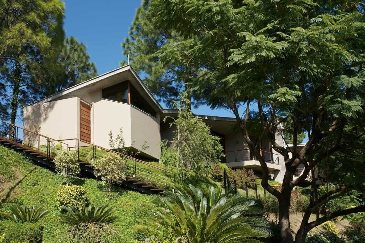 House in the Himalayas by Rajiv Saini in Kasauli, India House in the Himalayas by Rajiv Saini in Kasauli, India