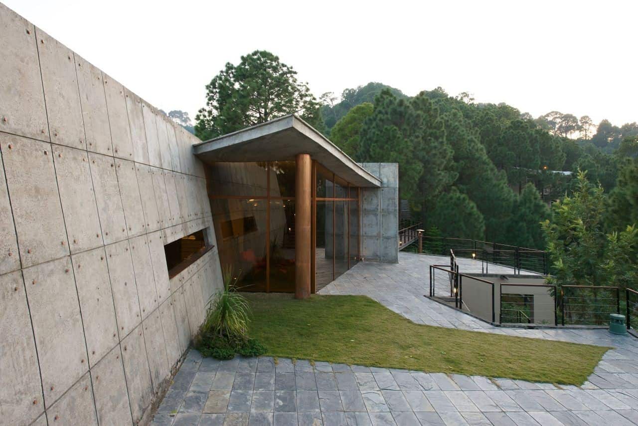 House in the Himalayas by Rajiv Saini in Kasauli, India House in the Himalayas by Rajiv Saini in Kasauli, India