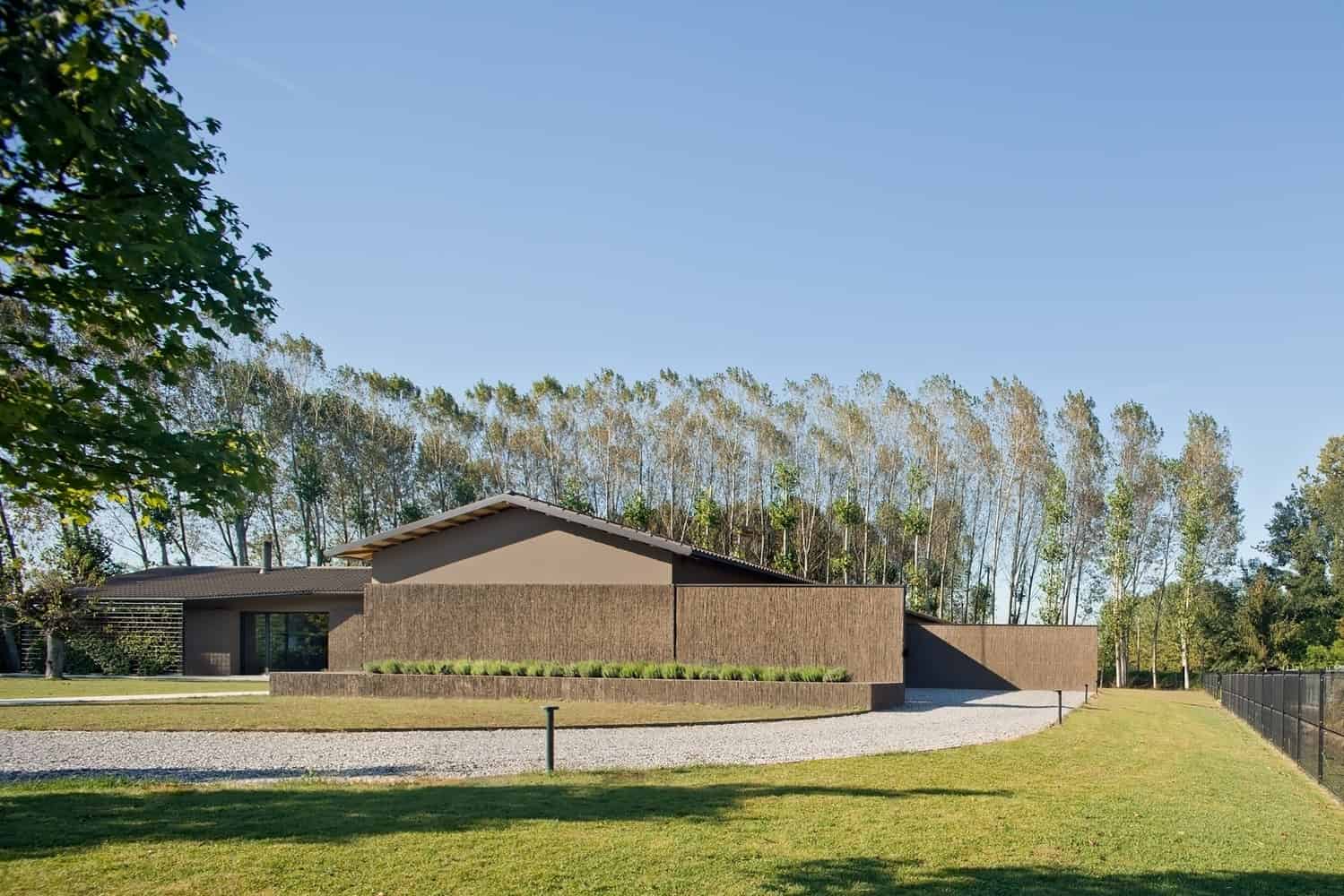 House in the Poplar by MIDE Architects in Scorze, Italy House in the Poplar by MIDE Architects in Scorze, Italy