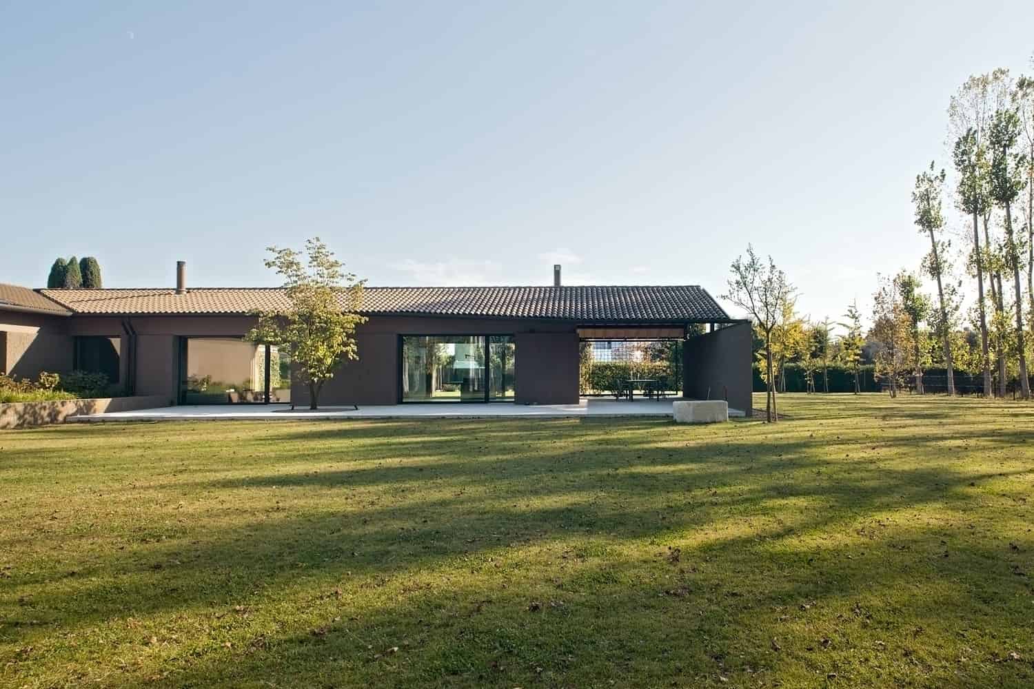 House in the Poplar by MIDE Architects in Scorze, Italy House in the Poplar by MIDE Architects in Scorze, Italy