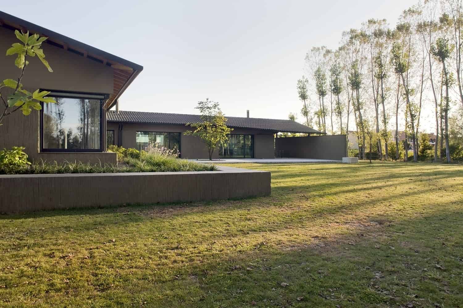 House in the Poplar by MIDE Architects in Scorze, Italy House in the Poplar by MIDE Architects in Scorze, Italy