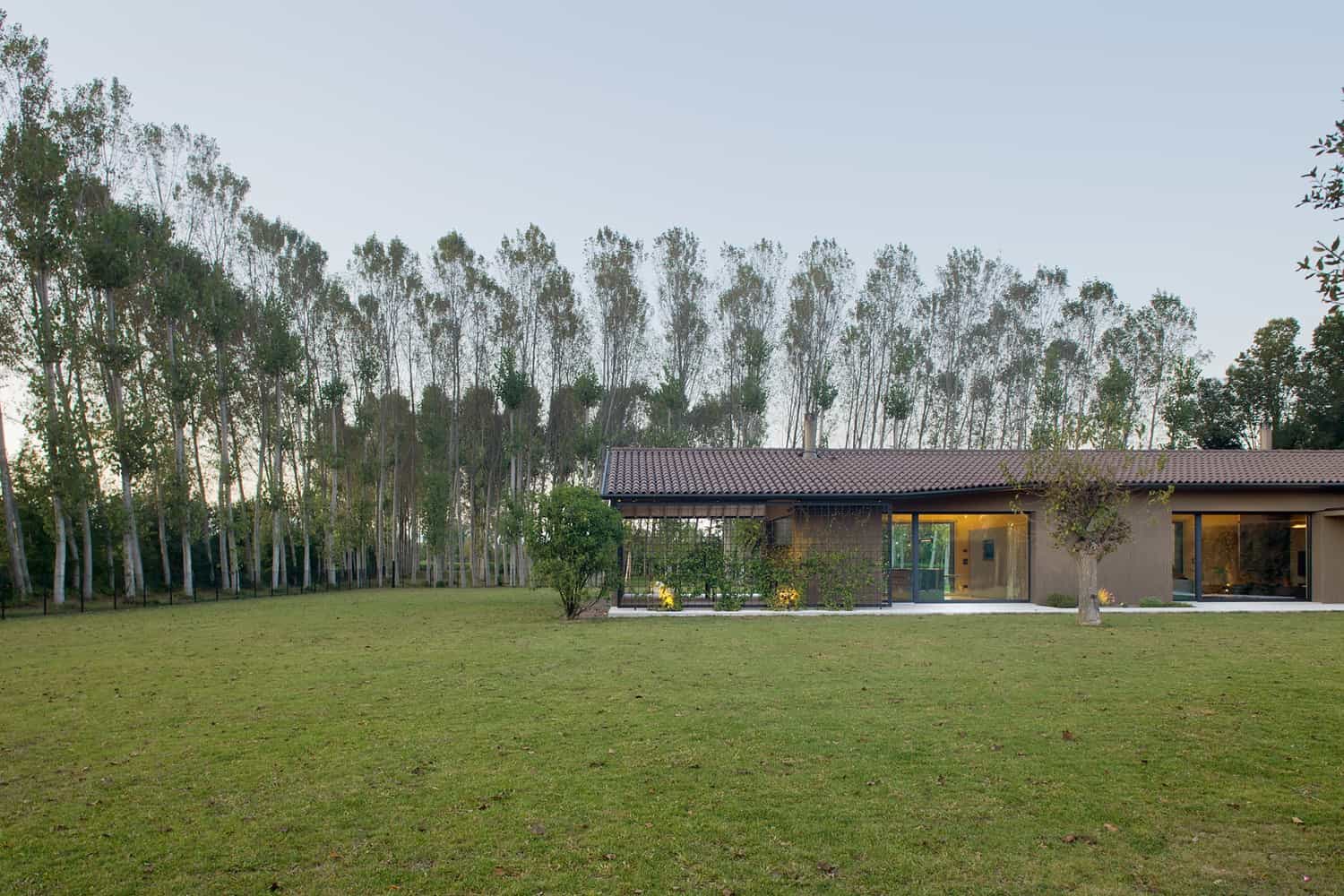 House in the Poplar by MIDE Architects in Scorze, Italy House in the Poplar by MIDE Architects in Scorze, Italy