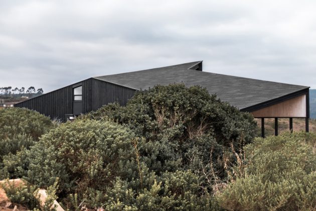 Stranded House by WHALE! in Tunquen, Chile