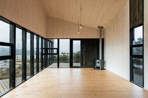 Stranded House by WHALE! in Tunquen, Chile