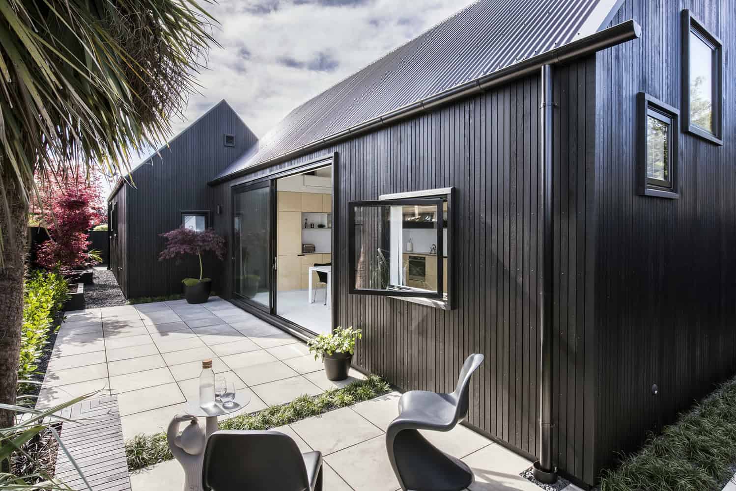Urban Cottage by CoLab Architecture in Christchurch, New Zealand Urban Cottage by CoLab Architecture in Christchurch, New Zealand