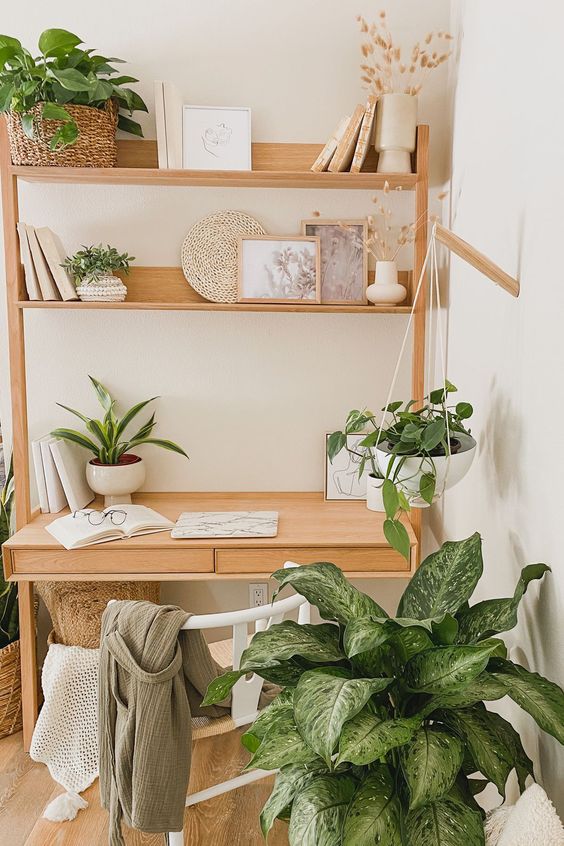 Set Up The Most Iconic Small Study Corner and Make it Cozy