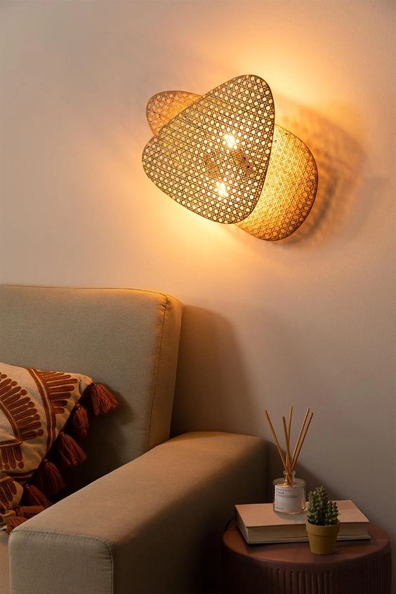 CANING WALL LAMP – FOR WARM LIGHTING!