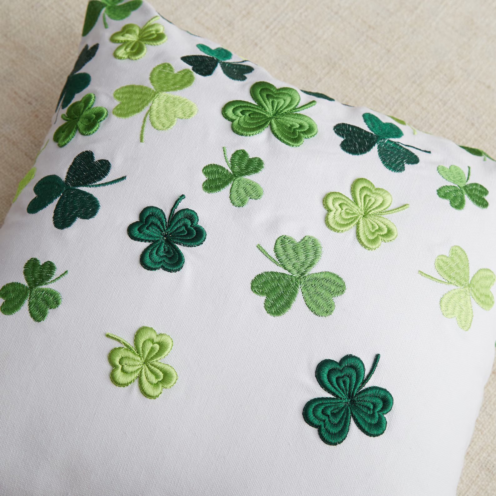 15 Wonderful St. Patrick's Day Pillow Cover Designs for an Irish Touch