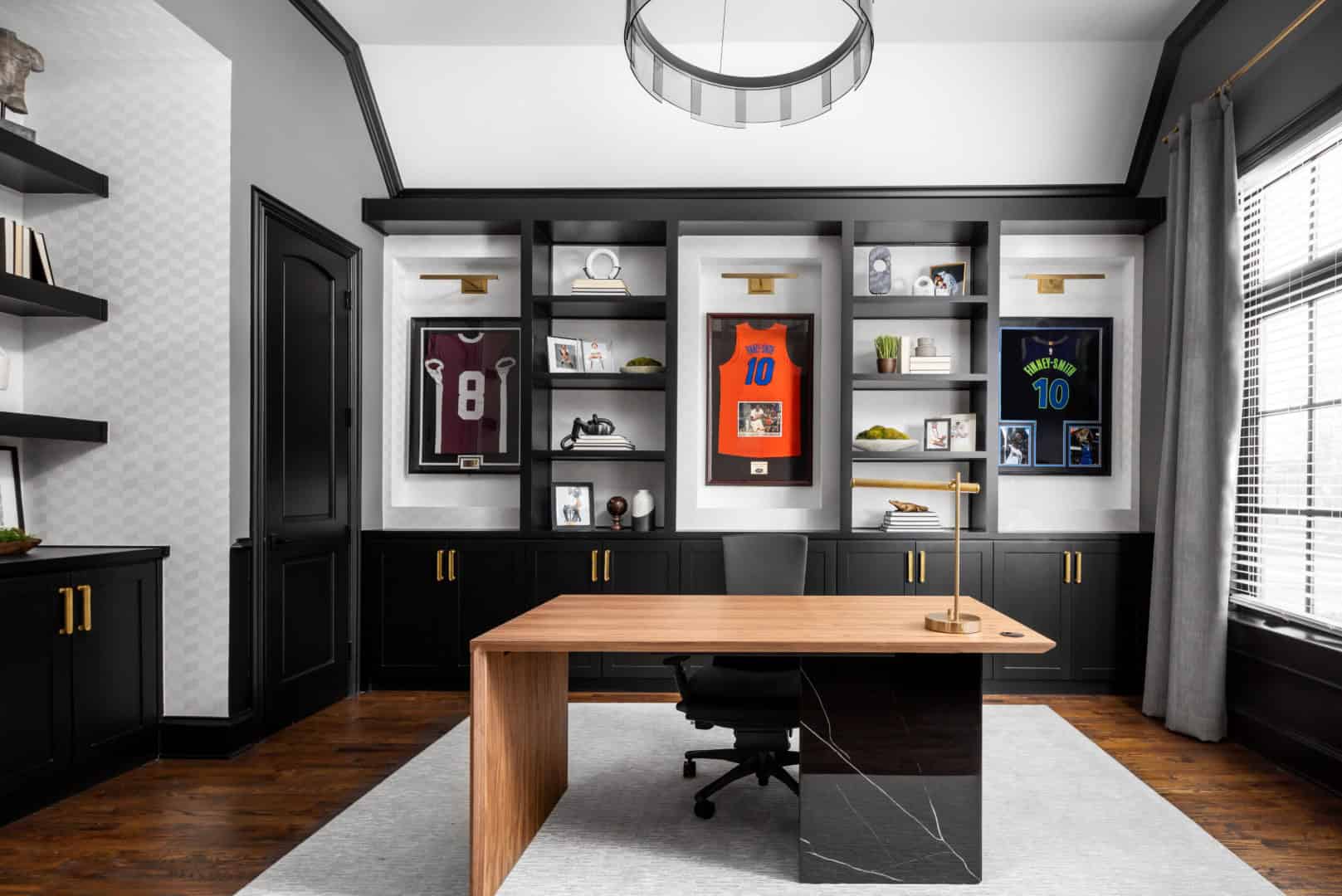 18 Transitional Home Office Designs for a Chic and Functional Workspace