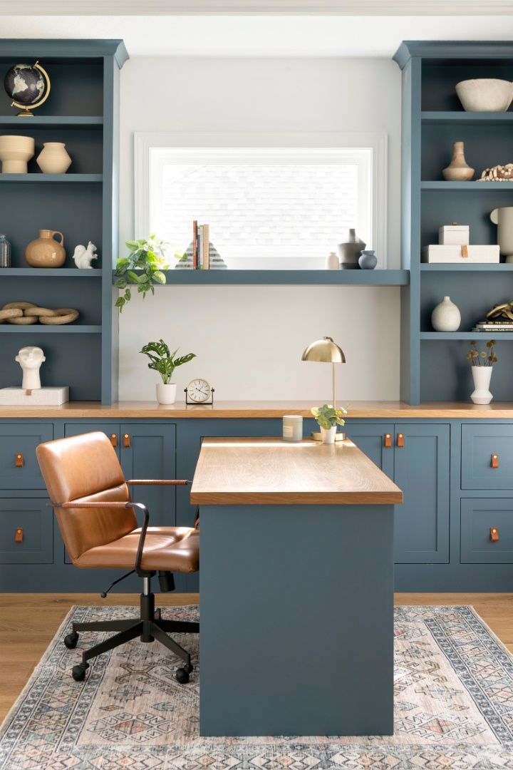 18 Transitional Home Office Designs for a Chic and Functional Workspace