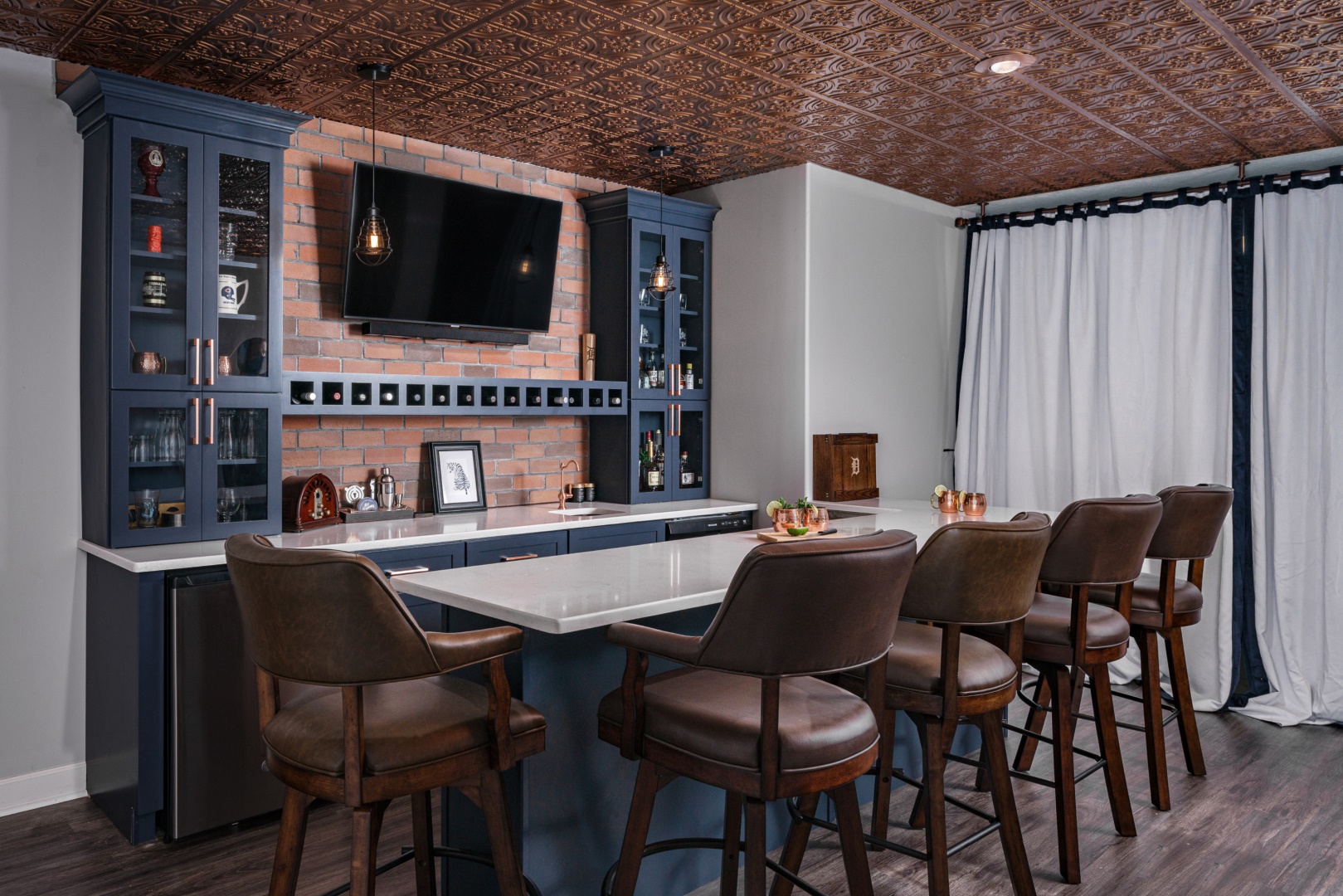 From Cozy to Classy: 16 Transitional Home Bar Interior Design Ideas