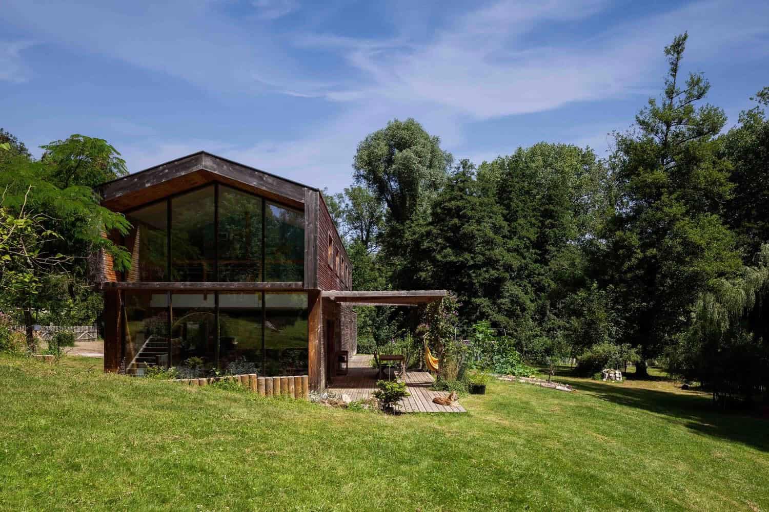 PRS House by Quinze Architecture in Mereville, France PRS House by Quinze Architecture in Mereville, France