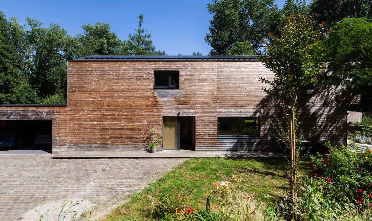 PRS House by Quinze Architecture in Mereville, France PRS House by Quinze Architecture in Mereville, France