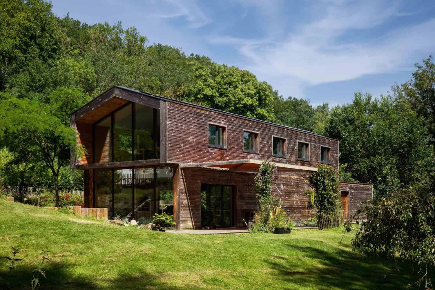 PRS House by Quinze Architecture in Mereville, France PRS House by Quinze Architecture in Mereville, France