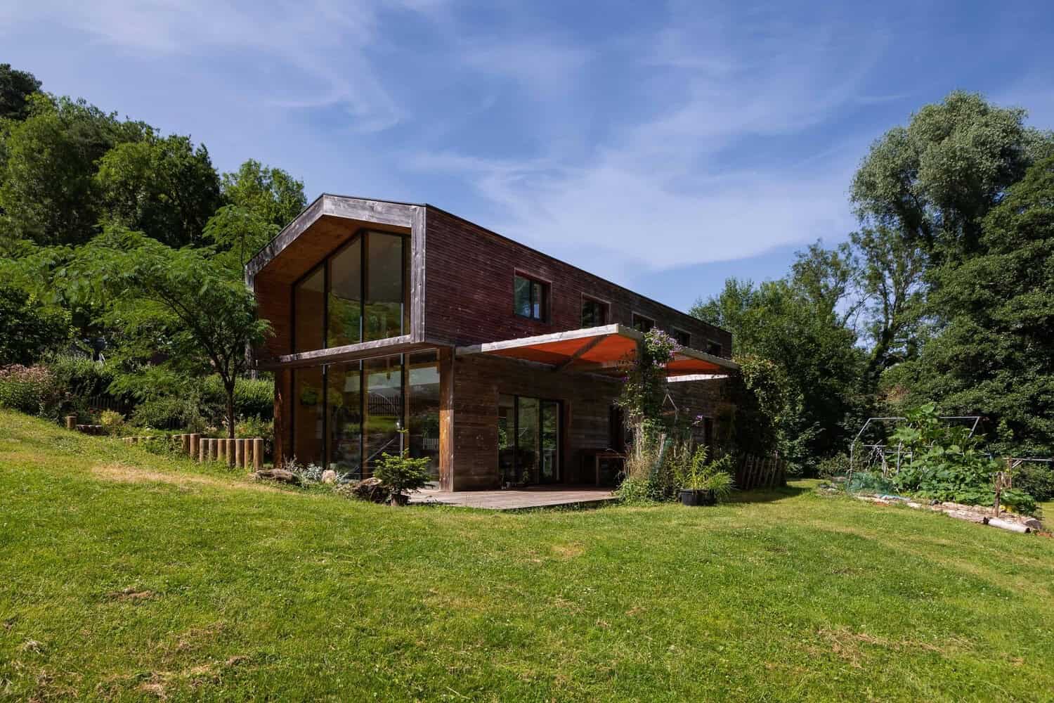 PRS House by Quinze Architecture in Mereville, France PRS House by Quinze Architecture in Mereville, France