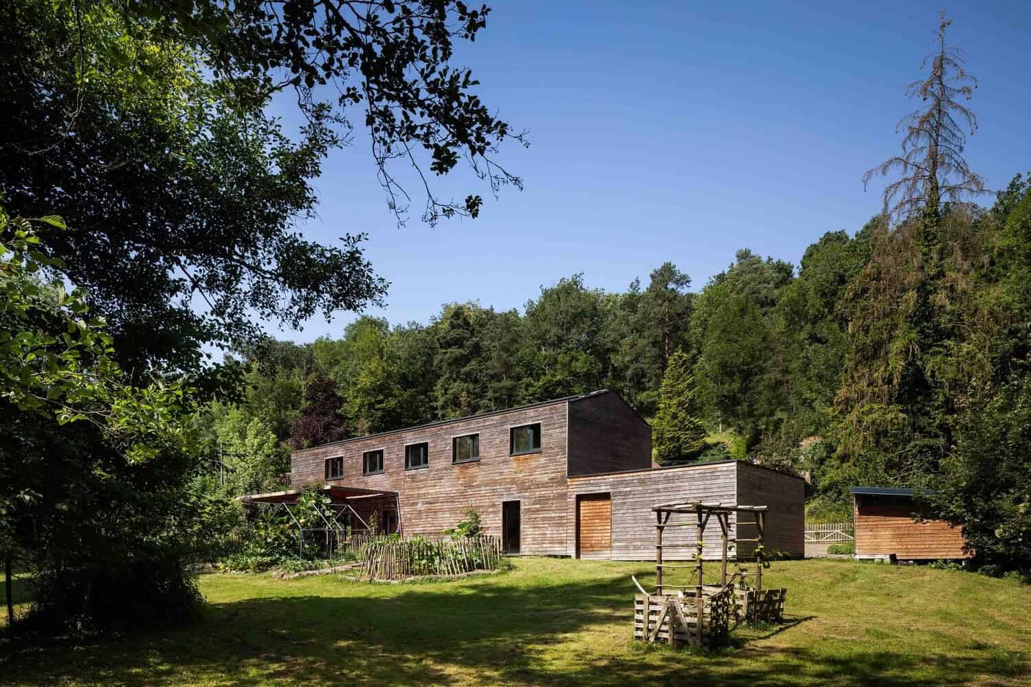PRS House by Quinze Architecture in Mereville, France PRS House by Quinze Architecture in Mereville, France