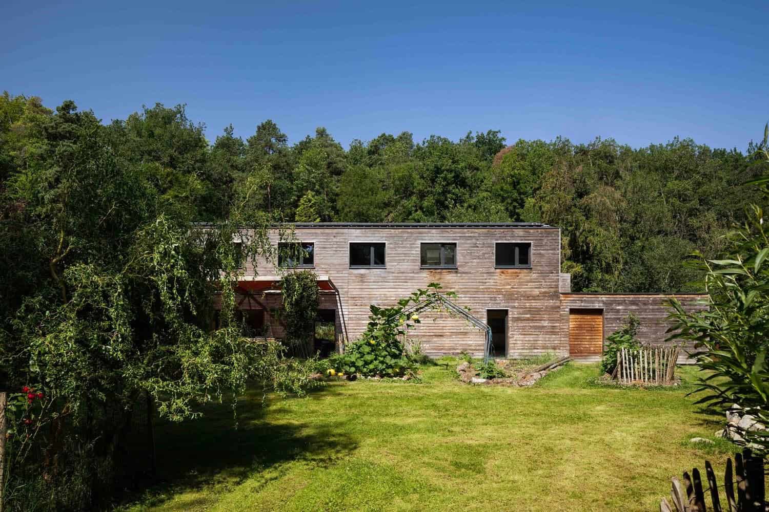 PRS House by Quinze Architecture in Mereville, France PRS House by Quinze Architecture in Mereville, France