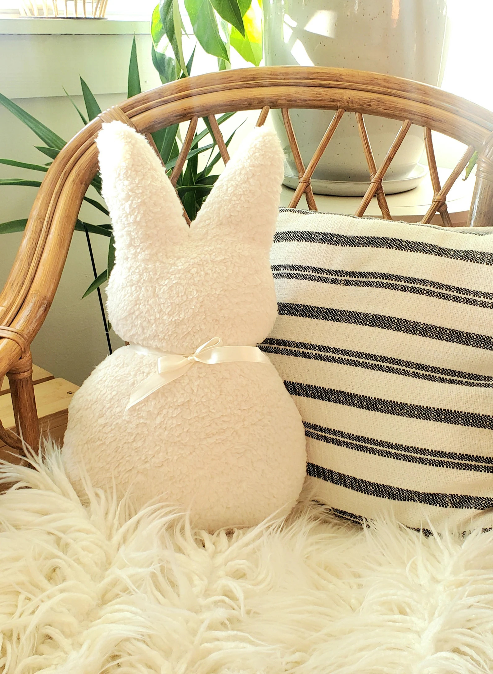 15 Egg-cellent Easter Pillow Designs to Welcome the Festive Season