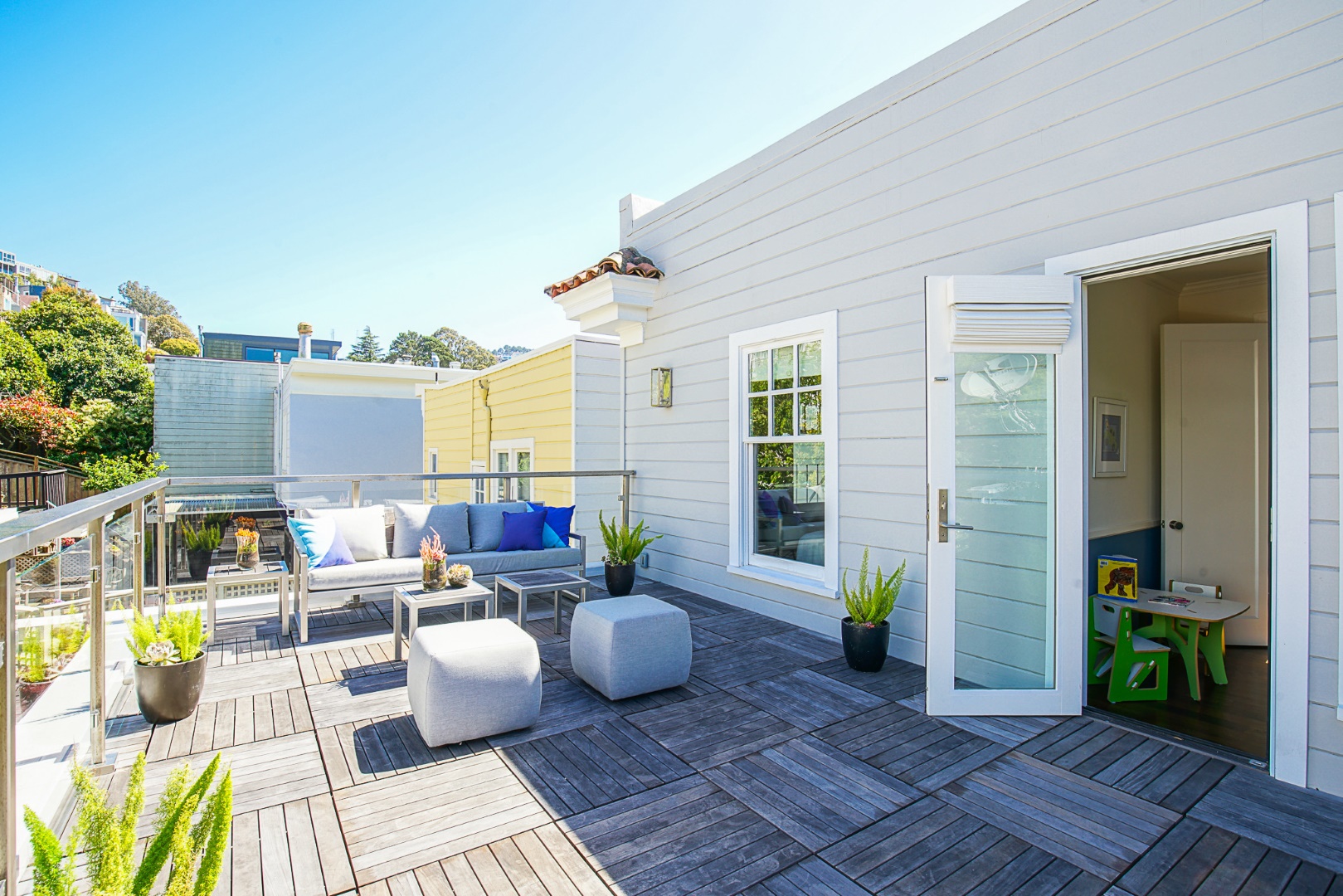20 Transitional Deck Designs for Your Perfect Outdoor Entertainment Space