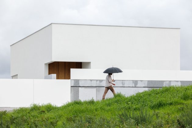 House in Santa Marinha by Helder da Rocha Arquitectos in Lousada, Portugal