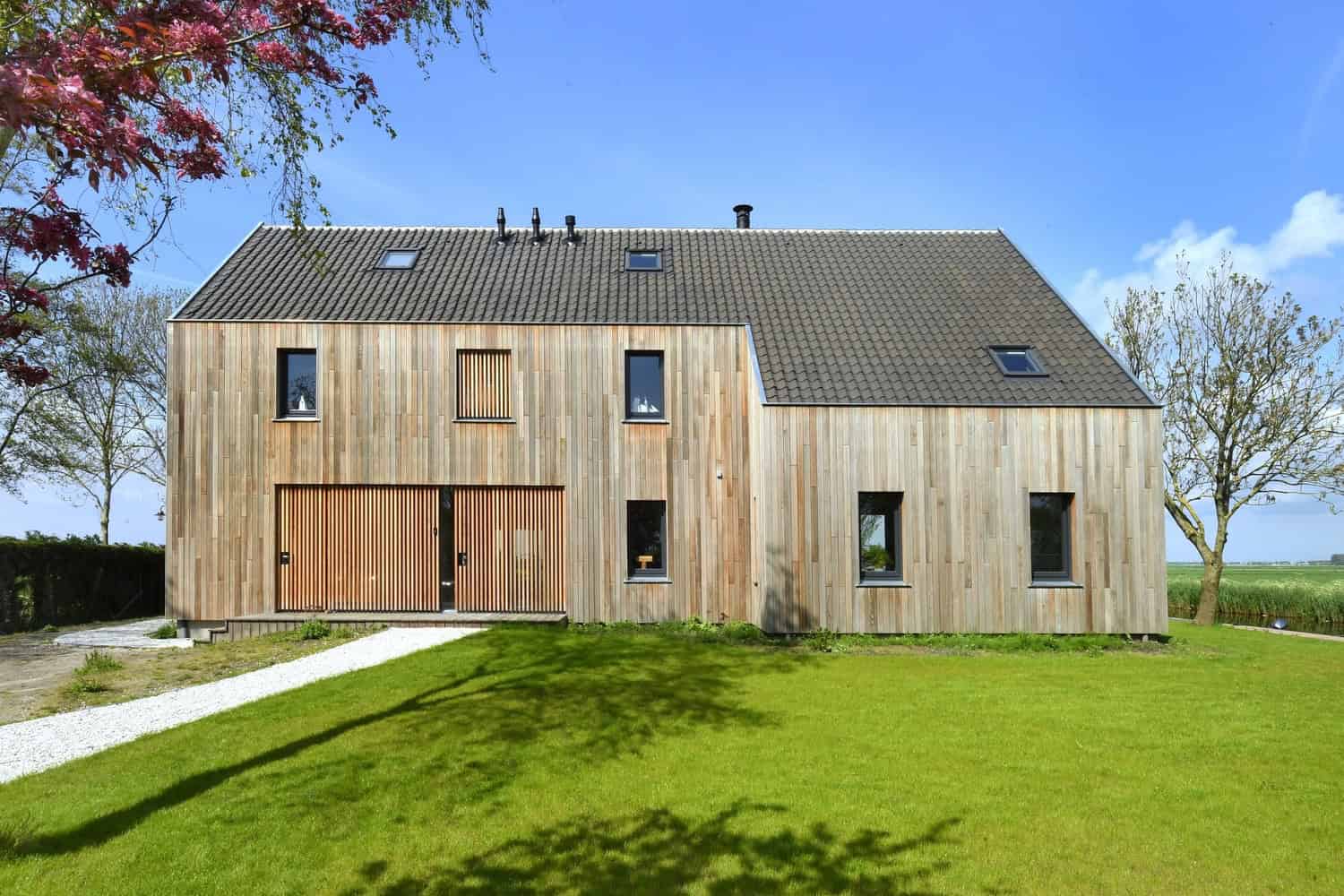Wooden House with Facade of Reclaimed Wood by HOYT in The Netherlands Wooden House with Facade of Reclaimed Wood by HOYT in The Netherlands