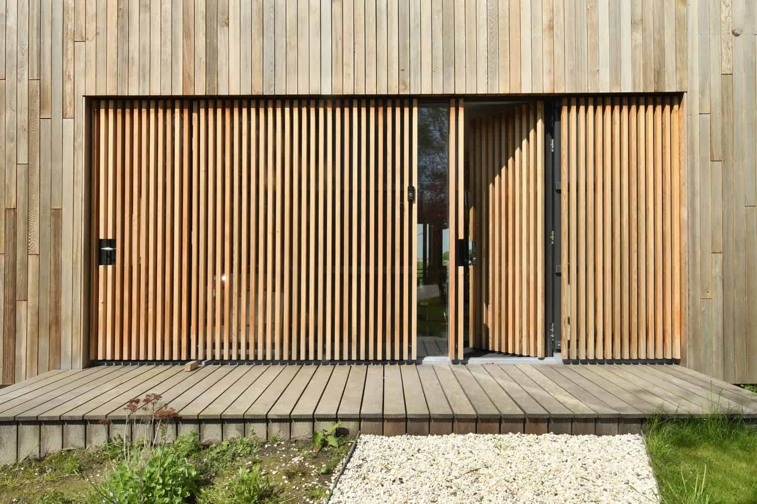 Wooden House with Facade of Reclaimed Wood by HOYT in The Netherlands Wooden House with Facade of Reclaimed Wood by HOYT in The Netherlands