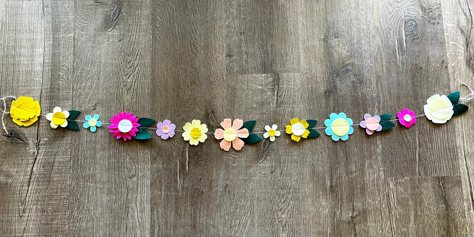 15 Festive Spring Garlands to Celebrate the Season in Style