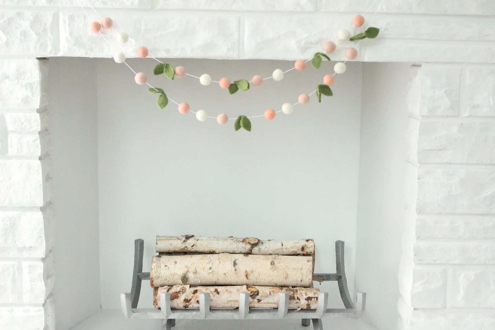 15 Festive Spring Garlands to Celebrate the Season in Style