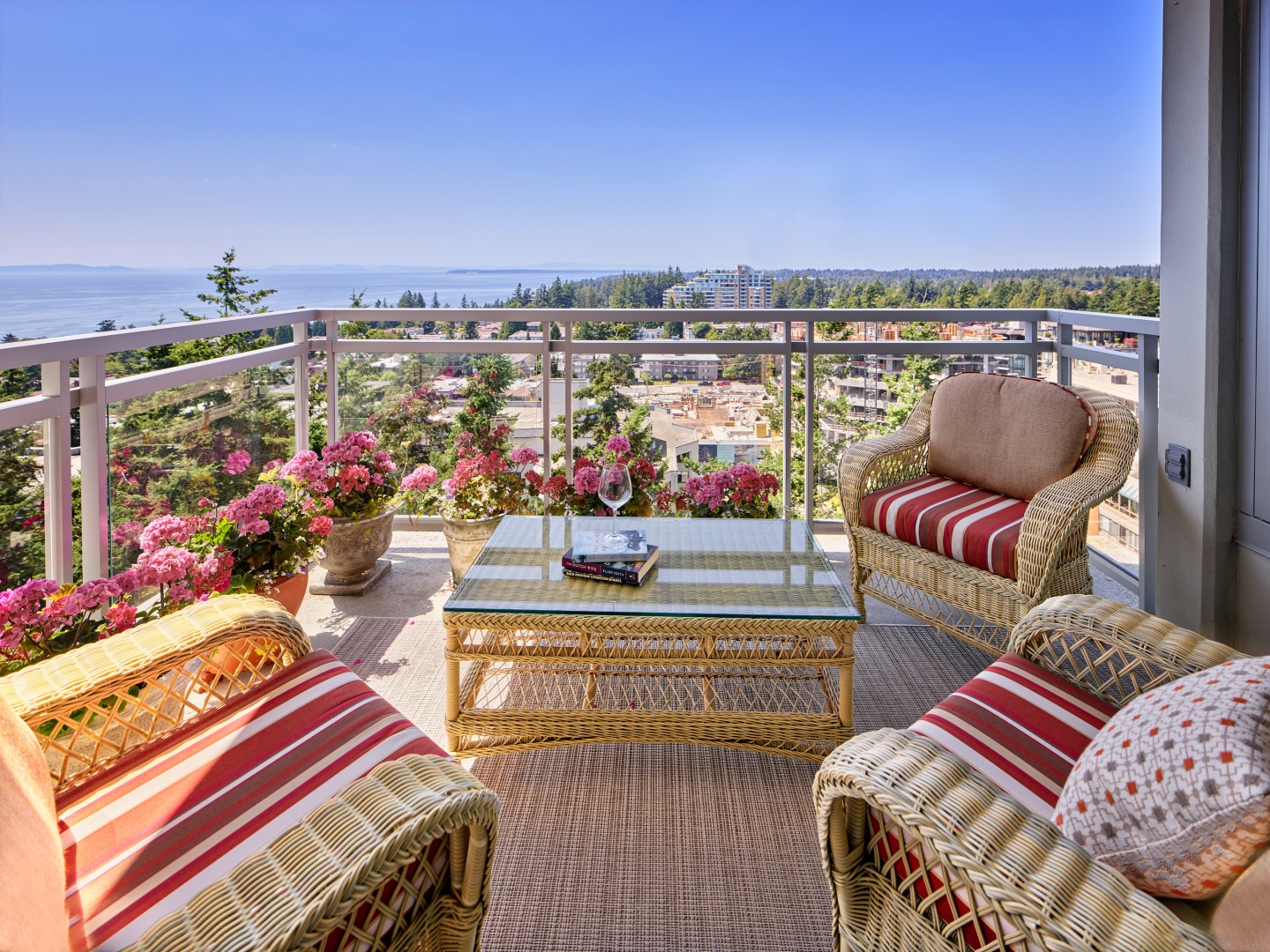 15 Gorgeous Transitional Balcony Designs to Enjoy Your View in Style