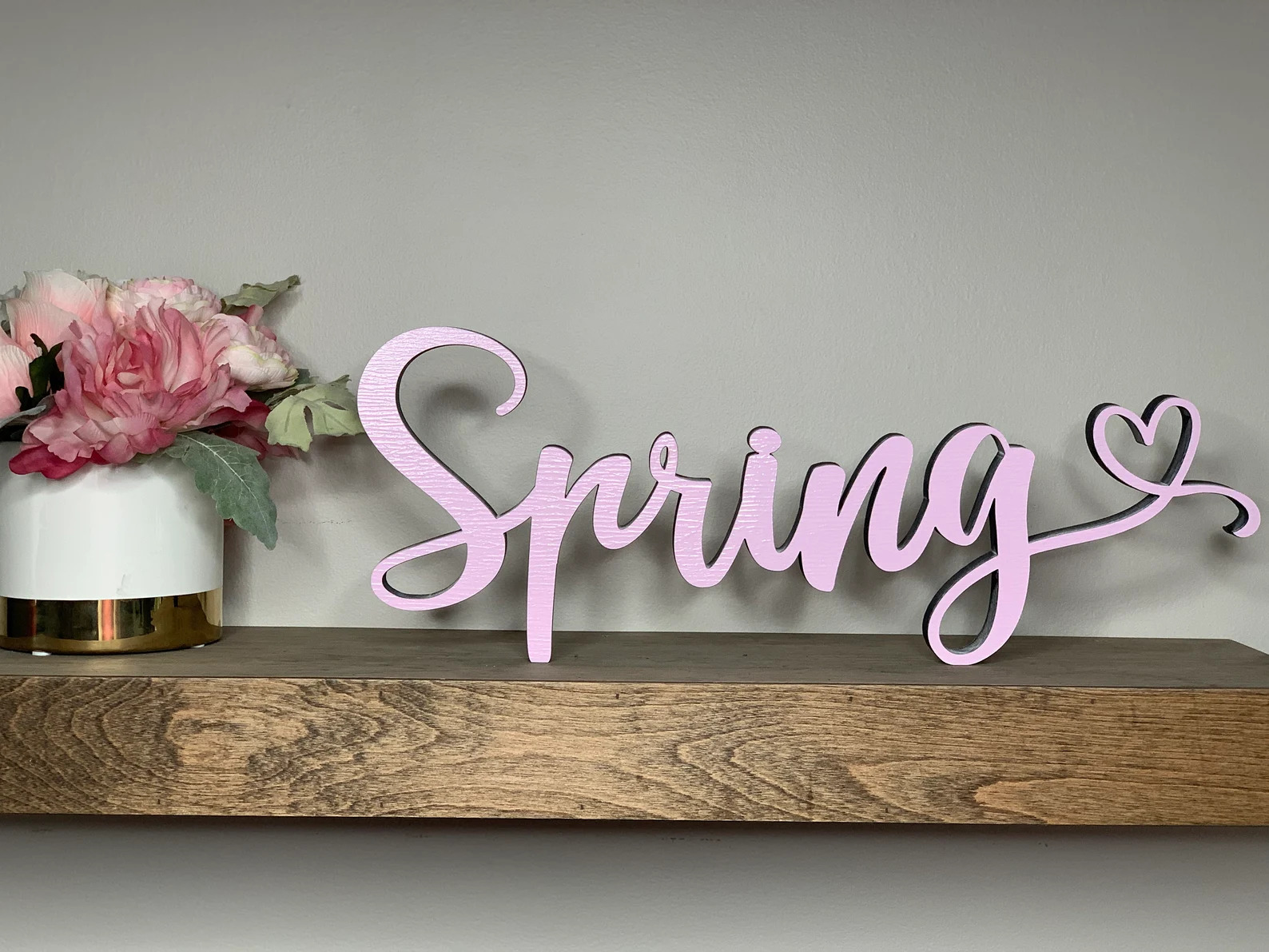 16 Vibrant Spring Sign Designs to Welcome the New Season