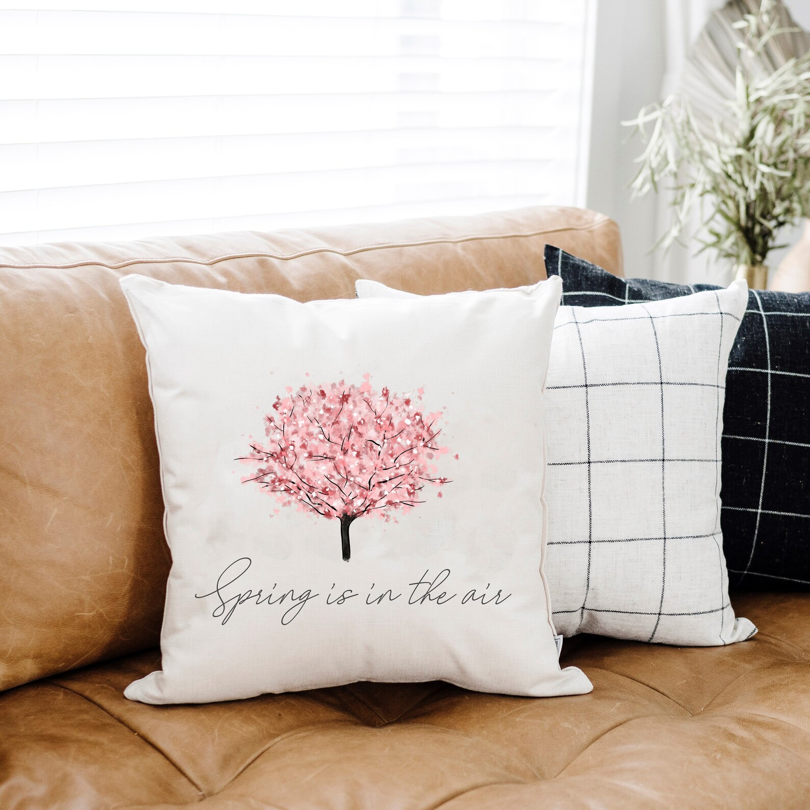 18 Gorgeous Floral Spring Pillow Designs for a Seasonal Update