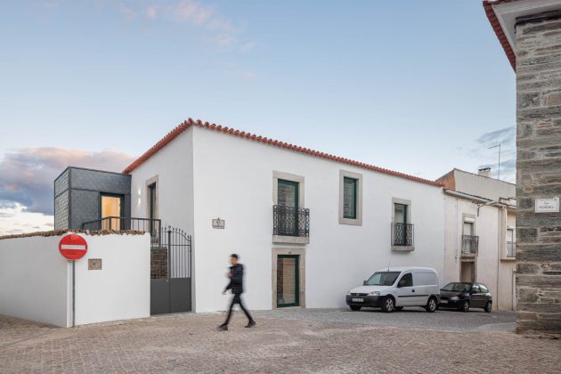 Caldeira House by Filipe Pina in Vila Nova de Foz Coa, Portugal
