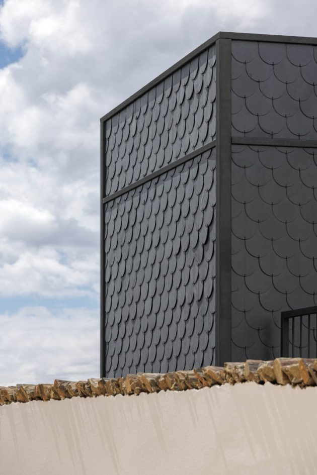 Caldeira House by Filipe Pina in Vila Nova de Foz Coa, Portugal