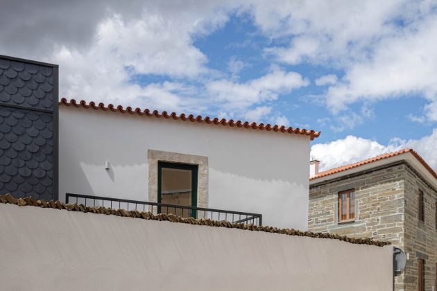 Caldeira House by Filipe Pina in Vila Nova de Foz Coa, Portugal