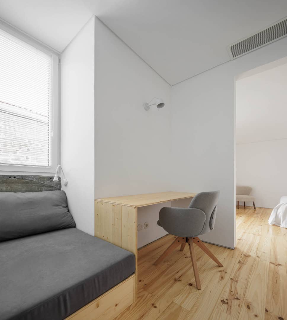 Caldeira House by Filipe Pina in Vila Nova de Foz Coa, Portugal