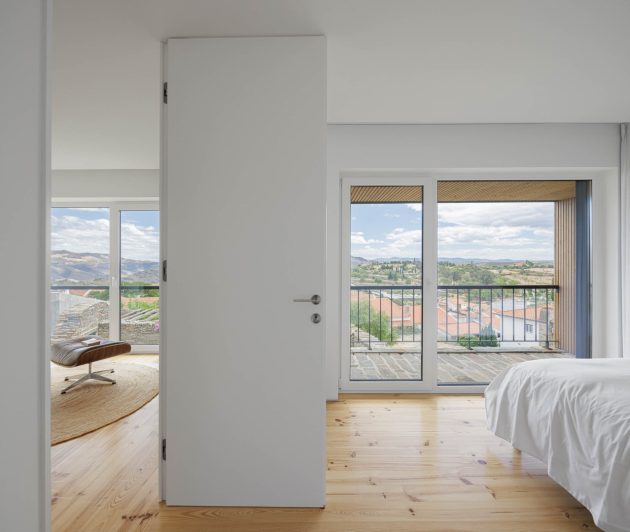 Caldeira House by Filipe Pina in Vila Nova de Foz Coa, Portugal